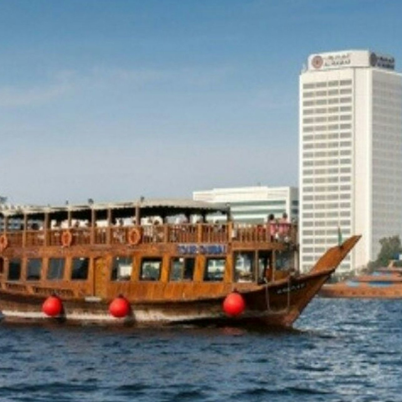 Explore the stunning skyline of Dubai Creek while enjoying freshly baked artisanal pizzas aboard a traditional dhow. Discover historical landmarks and dive into the city’s rich heritage.